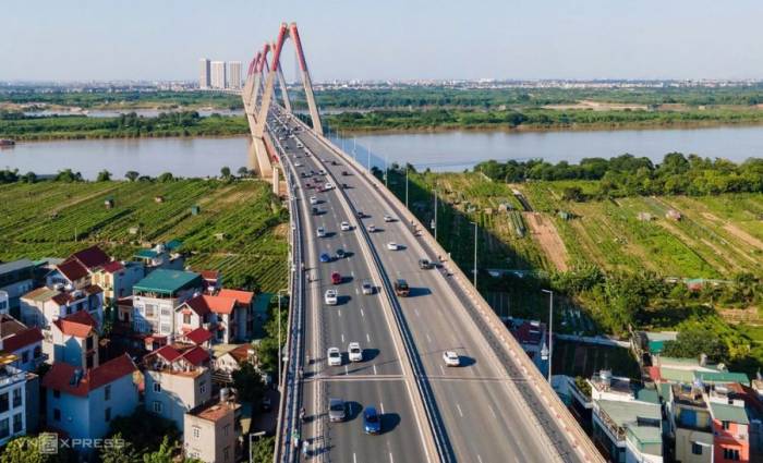 Giao thông trên cầu Nhật Tân qua sông Hồng, tháng 9/2026. Ảnh: Thế Bằng