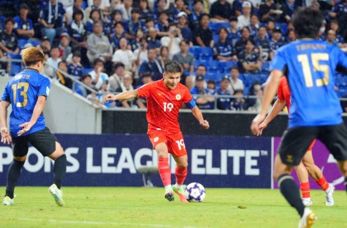 Tiền vệ Nguyễn Quang Hải thi đấu trong trận Công an Hà Nội thua Gamba Osaka 1-4 ở lượt đầu nhánh miền Đông, AFC Champions League Elite 2026 - 2027, trên sân Panasonic Suita, Nhật Bản, tối 15/9. Ảnh: Hà Nội FC
