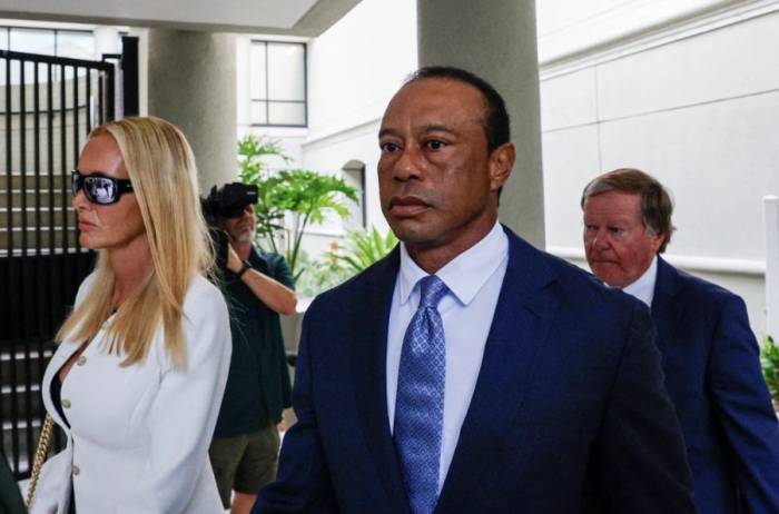 Vanessa Trump (trái) và Tiger Woods rời tòa án tại Stuart, Florida, Mỹ, ngày 2/9/2026. Ảnh: Reuters