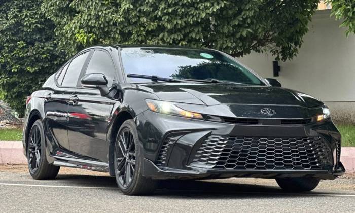Toyota Camry Hybrid hiện là xe hybrid bán chạy nhất tại Mỹ. Ảnh: Kwabena