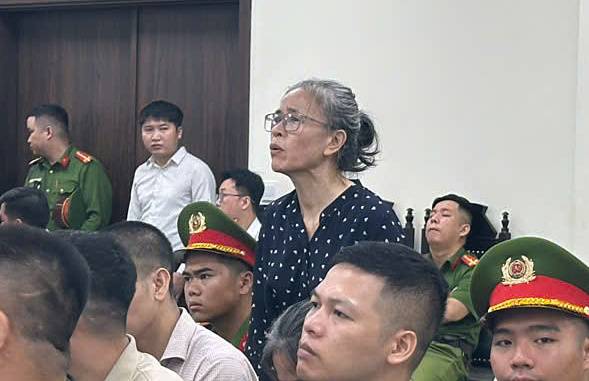 Bà Dinh tại tòa. Ảnh: Danh Lam