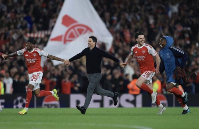 Noni Madueke, HLV Mikel Arteta, Declan Rice, Eberechi Eze (từ trái sang) vui mừng sau trận Arsenal thắng Atletico 1-0 ở lượt về bán kết Champions League trên sân Emirates, London, Anh ngày 5/5/2026. Ảnh: Reuters