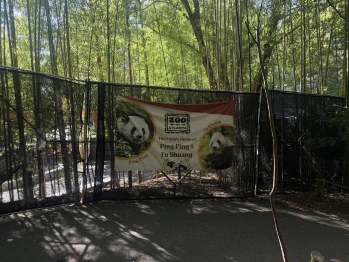 Băng rôn chào mừng hai gấu trúc tại sở thú Atlanta. Ảnh: CNN