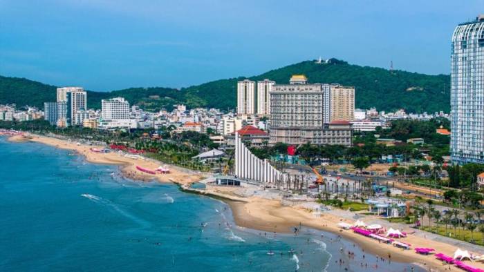 Bãi Sau là một trong những khu vực tập trung nhiều hoạt động du lịch, giải trí, thể thao biển tại Vũng Tàu. Ảnh: Minh Tú