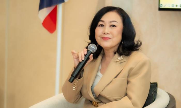 Bà Wallaya Chirathivat, Chủ tịch Central Group tại họp báo sáng 17/9. Ảnh tập đoàn cung cấp