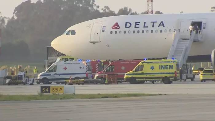 Chiếc Airbus A330 của hãng hàng không Mỹ Delta Air Lines tại sân bay Porto, Bồ Đào Nha ngày 27/9. Ảnh: Portugal Resident