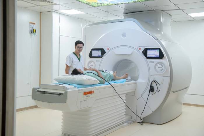 Bệnh nhân chăm sóc sức khỏe tại Vinmec. Ảnh: Vingroup