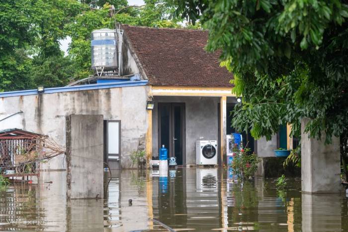 Ngập ngoại thành Hà Nội ngày 18/9. Ảnh: Thế Bằng