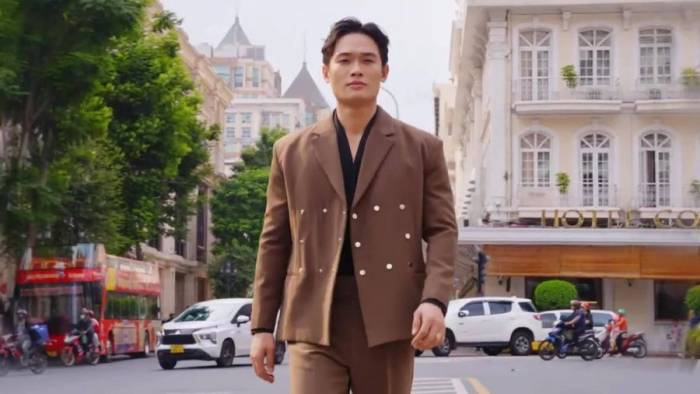 Nam vương Trần Tiến Dũng catwalk