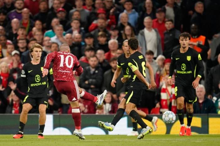 Alexis Mac Allister sút xa ghi bàn ấn định tỷ số 2-1 trong trận đấu vòng phân hạng Champions League giữa Liverpool và Atletico Madrid tại Anfield, Liverpool, Anh, ngày 9/9/2026 Ảnh: AP
