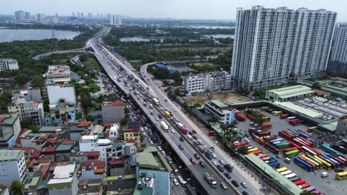 Vành đai 3 trên cao đoạn qua bến xe Nước Ngầm. Ảnh: Phạm Chiểu