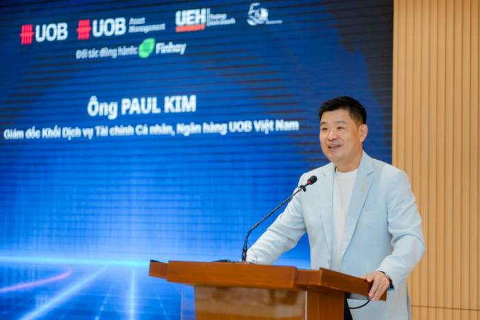 Ông Paul Kim, Giám đốc khối dịch vụ tài chính cá nhân UOB Việt Nam chia sẻ tại sự kiện. Ảnh: UOB