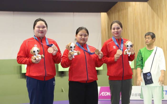 Bùi Thị Thu Thủy, Nguyễn Thùy Trang và Trịnh Thu Vinh (từ trái sang) giành HC đồng 10m súng ngắn hơi đồng đội nữ ASIAD 2026, tại trường bắn Aichi, Nhật Bản ngày 23/9/2026. Ảnh: Quý Lượng