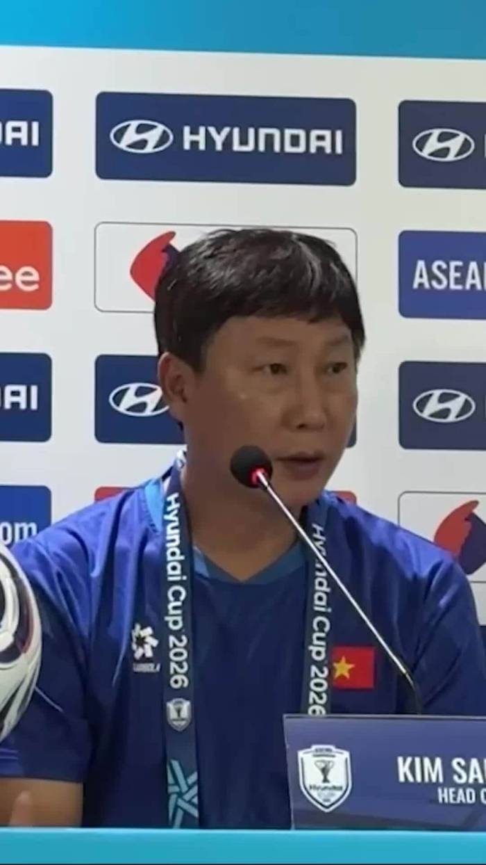 HLV Kim: 'Việt Nam sẽ thi đấu với lòng kiêu hãnh trên sân khách'