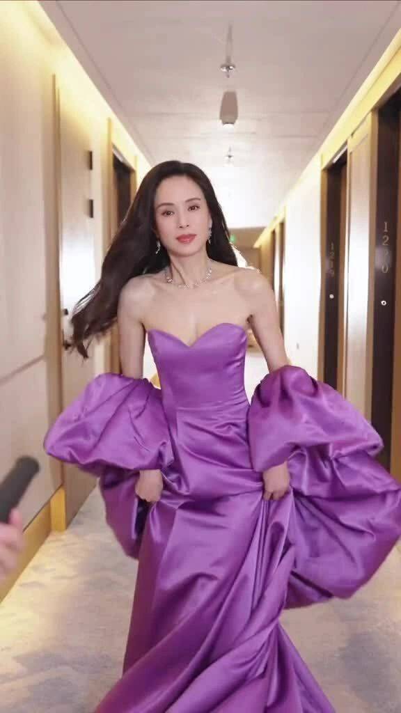 Lý Nhược Đồng biến hóa trang phục