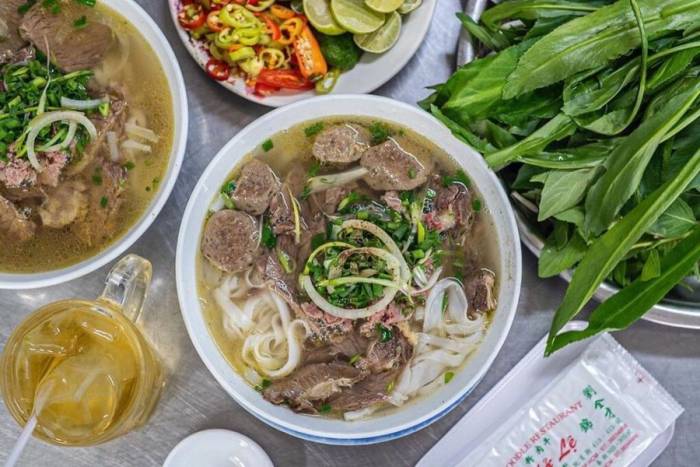 Một phần phở nạm bò tại quán. Ảnh: Thạch Ngọc Mai