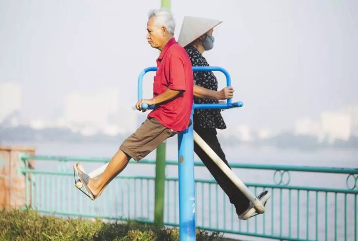 Tập luyện đều đặn giúp bảo vệ sức khỏe xương. Ảnh: Đình Tùng