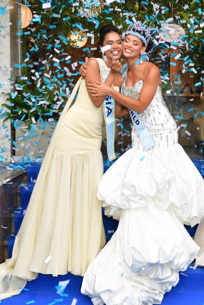 Á hậu 2 Miss World Taanusiya Chetty đón sinh nhật bất ngờ