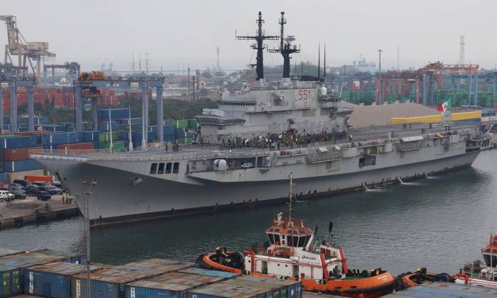 Tàu sân bay Giuseppe Garibaldi đậu tại cảng Tanjung Priok, Jakarta, Indonesia ngày 18/9. Ảnh: AFP