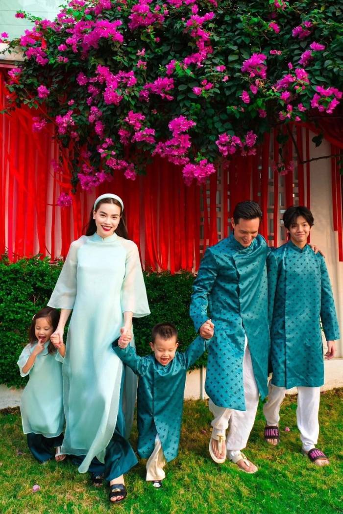 Vợ chồng Hồ Ngọc Hà bên ba con - Henry, Lisa, Leon.