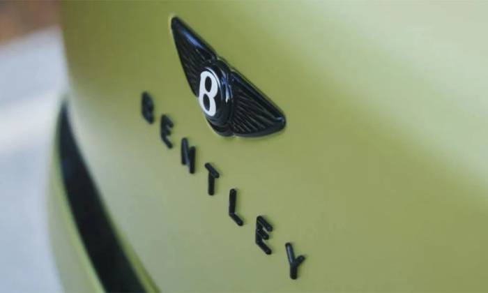 Logo Bentley trên nắp cốp sau của Torcal mới. Ảnh: Bentley