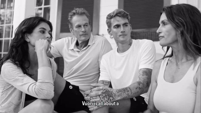 Gia đình Cindy Crawford quay quảng cáo thời trang