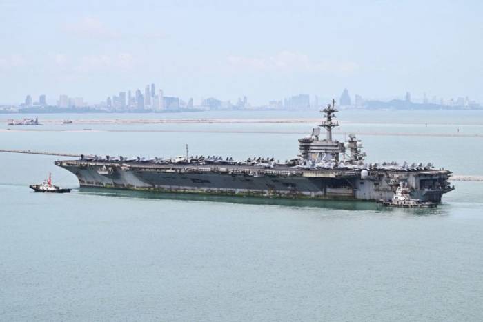 Tàu sân bay USS Abraham Lincoln tại cảng Laem Chabang, Thái Lan ngày 2/9. Ảnh: AFP