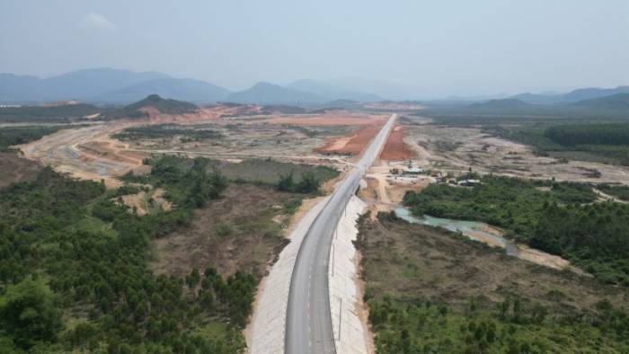 Tuyến đường nối quốc lộ 19 với khu công nghiệp VSIP tại Gia Lai. Ảnh: Phạm Linh
