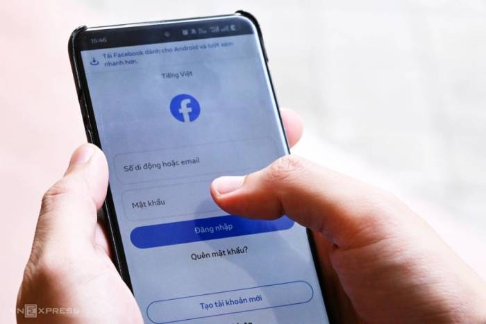 Một người dùng đăng nhập tài khoản mạng xã hội Facebook. Ảnh: Trọng Đạt