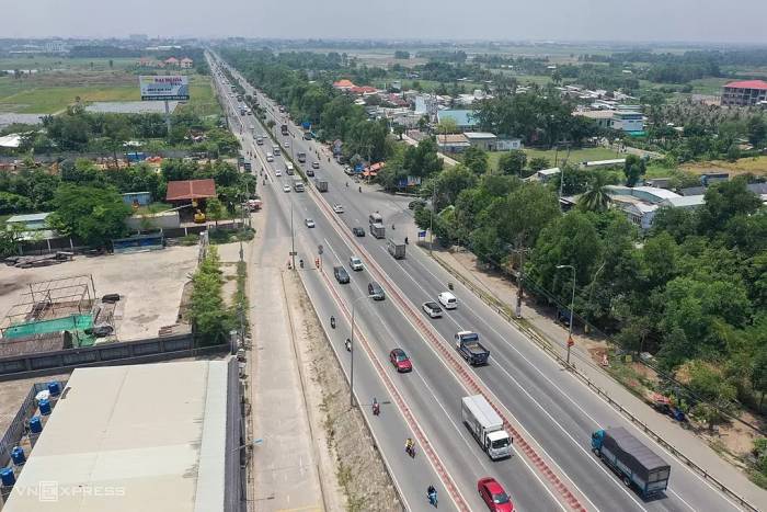 Quốc lộ 22 ở cửa ngõ tây bắc TP HCM, nơi tuyến metro số 2 được quy hoạch chạy dọc theo. Ảnh: Quỳnh Trần