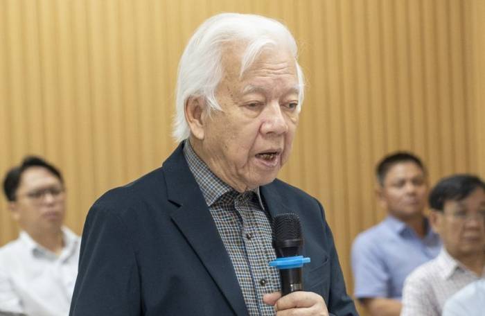 GS.TS Phạm Mạnh Hùng, nguyên Thứ trưởng Bộ Y tế tại hội thảo xây dựng đề cương nghiên cứu dùng tế bào gốc dây rốn hỗ trợ trị xơ gan do viêm gan B ngày 8/9. Ảnh: Bệnh viện cung cấp