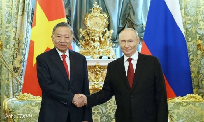 Tổng Bí thư, Chủ tịch nước Tô Lâm và Tổng thống Nga Vladimir Putin chụp ảnh chung trước hội đàm. Ảnh: TTXVN