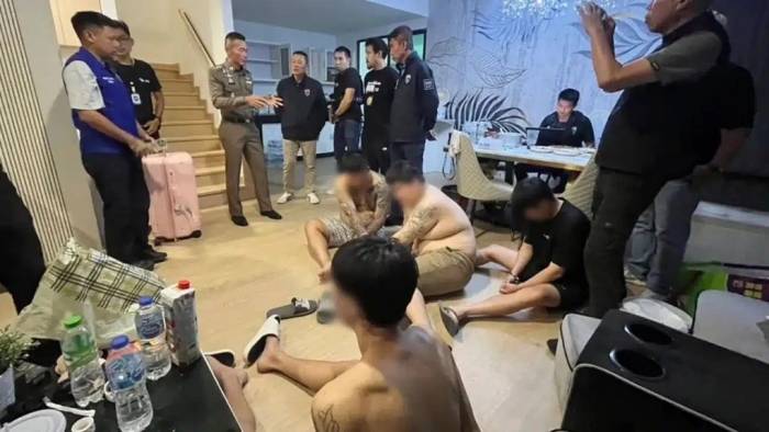 4 nghi phạm Trung Quốc bị bắt tại hiện trường. Ảnh: Thaiger