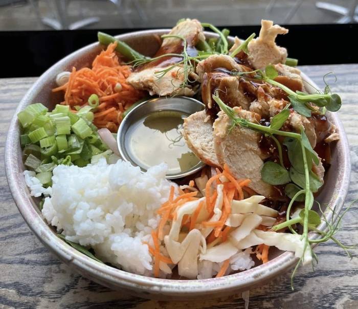Ăn lượng cơm hợp lý vẫn có thể kiểm soát cân nặng và đường huyết. Ảnh: Đức Hạnh