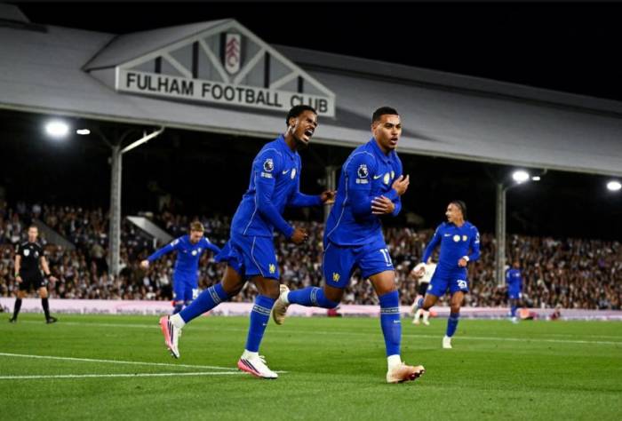 Morgan Rogers (phải) ăn mừng sau khi ghi bàn trong trận Fulham – Chelsea trên sân Craven Cottage, London, Anh ngày 24/8/2026. Ảnh: Reuters