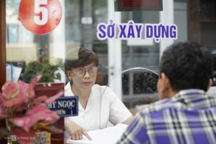 Công chức làm việc tại Trung tâm hành chính TP Đà Nẵng, tháng 5/2025. Ảnh: Nguyễn Đông