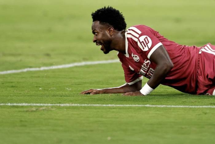 Vinicius tiếc nuối sau khi lỡ cơ hội trong trận Real Madrid thua Betis 0-1 ở vòng bốn La Liga trên sân La Cartuja, Sevilla, Tây Ban Nha ngày 4/9/2026. Ảnh: AS