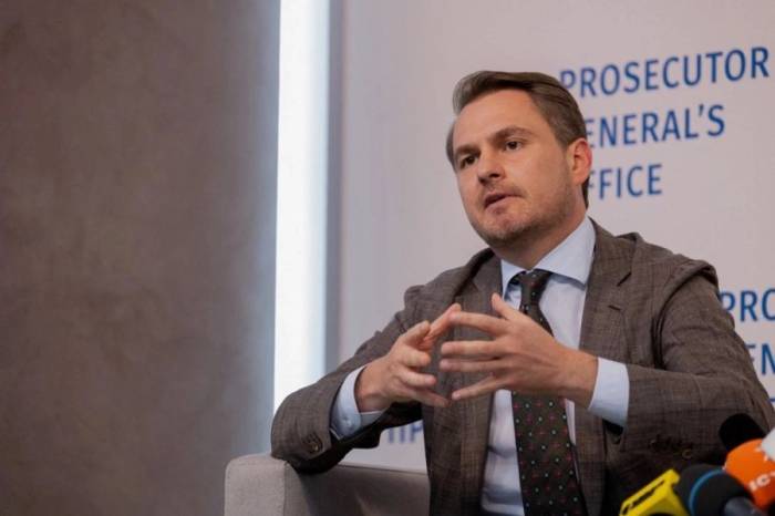 Cựu tổng công tố viên Ukraine Ruslan Kravchenko trong buổi họp báo tháng 7/2025 ở Kiev. Ảnh: AFP