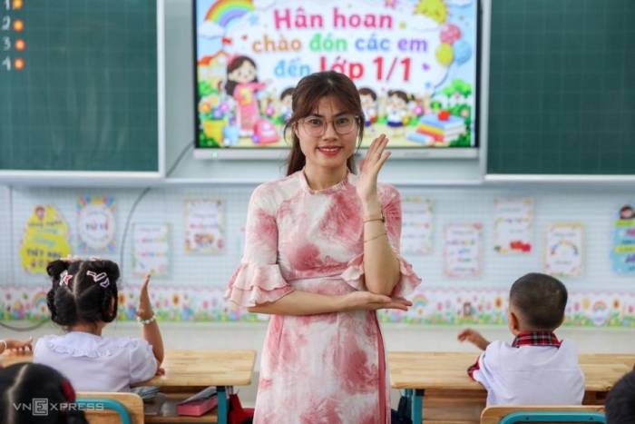 Học sinh, giáo viên trường tiểu học Trần Đại Nghĩa, phường Bình Hưng Hoà, tháng 8/2026. Ảnh: Quỳnh Trần