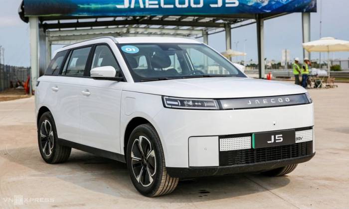 Jaecoo J5 bản thuần điện lăn bánh tại nhà máy của hãng ở Hưng Yên. Ảnh: Lương Dũng