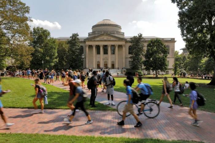 Sinh viên tại khuôn viên Đại học Bắc Carolina hồi tháng 9/2018. Ảnh: Reuters