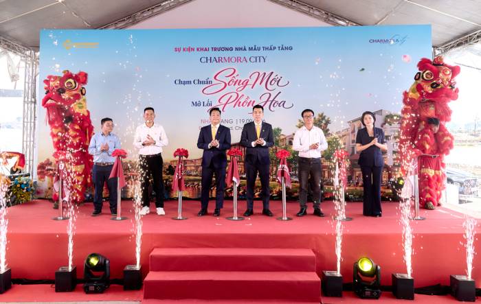 Đại diện ban lãnh đạo Sun Property thực hiện nghi thức cắt băng khai trương. Ảnh: Sun Property
