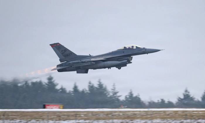 Tiêm kích F-16 Mỹ cất cánh tại căn cứ Spangdahlem hồi tháng 1. Ảnh: USAF