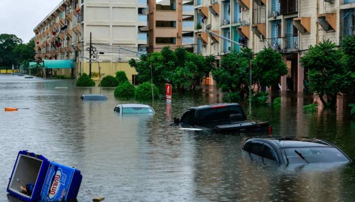 Đường phố Bangkok ngập ngày 26/9. Ảnh: Yonhap