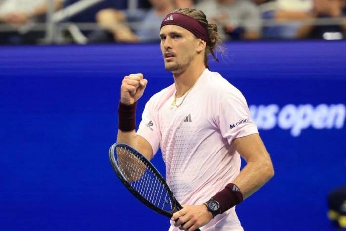 Alexander Zverev trong trận thắng Quentin Halys ở vòng hai Mỹ Mở rộng tại sân Arthur Ashe, Trung tâm Quần vợt Quốc gia Billie Jean King, Flushing Meadows, New York, Mỹ ngày 4/9/2026. Ảnh: Reuters