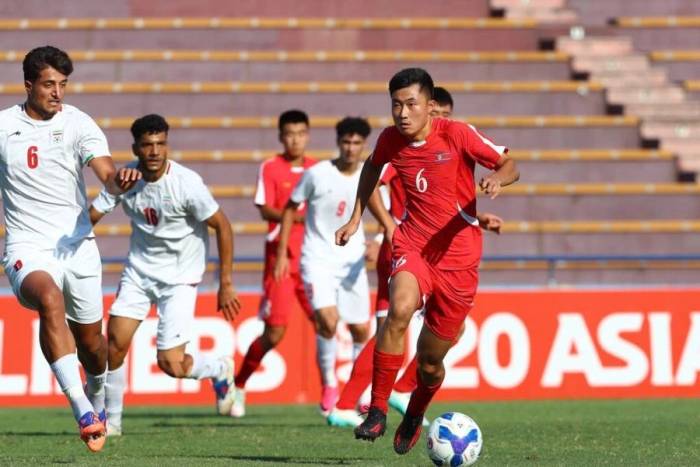 Iran (áo trắng) thua Triều Tiên 1-2 ở lượt hai bảng C vòng loại U20 châu Á 2027, trên sân Việt Trì, Phú Thọ ngày 3/9/2026. Ảnh: VFF