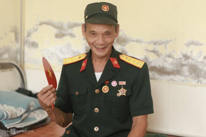 Thương binh Phạm Quang Tỉu, 74 tuổi, quê Hương Khê, Hà Tĩnh, từng là lính lái xe Trường Sơn, ngày 28/8. Ảnh: Quỳnh Nguyễn