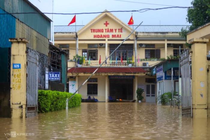 Trung tâm Y tế phường Hoàng Mai, tỉnh Nghệ An bị ngập sáng 17/9. Ảnh: Đức Hùng