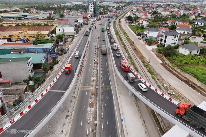 Quốc lộ 5, tuyến kết nối chính giữa hai trung tâm đô thị phái Đông và Tây của thành phố Hải Phòng đang quá tải. Ảnh: Lê Tân