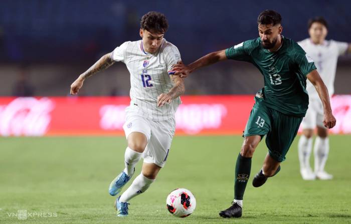 Hậu vệ Thái Lan Nicholas Mickelson (12) thi đấu trong trận thắng Pakistan 4-0 ở lượt ra quân bảng B FIFA ASEAN Cup 2026 trên sân Si Jalak, Harupat, Bandung, Indonesia ngày 26/9/2026. Ảnh: Đức Đồng
